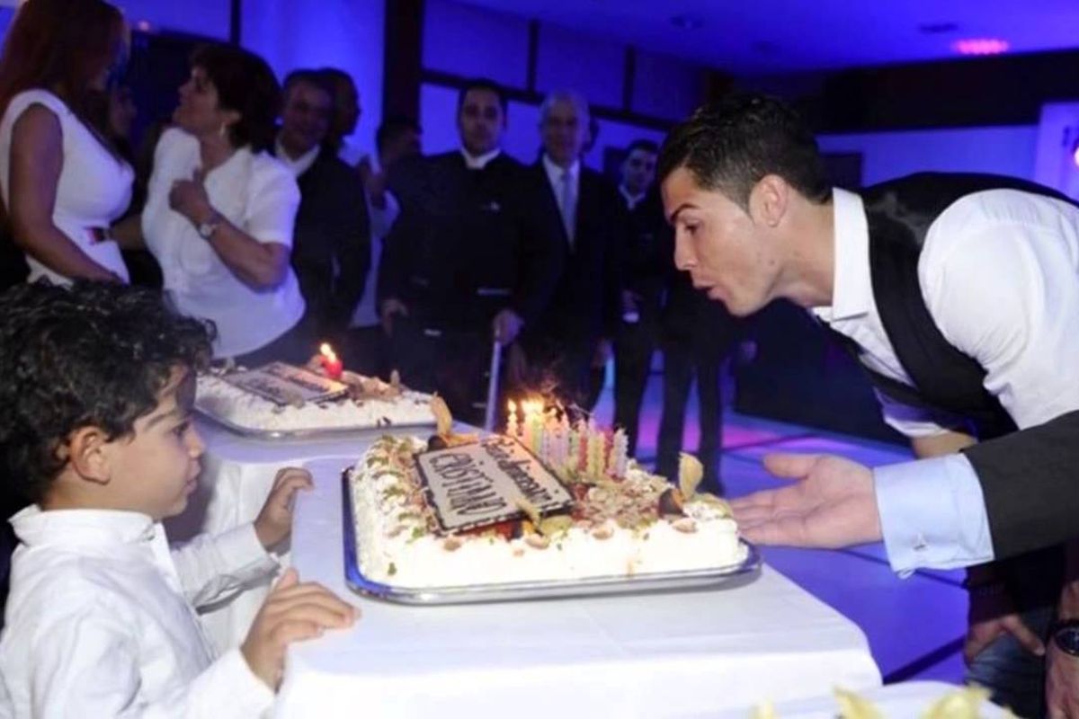 不久前,2010年出生的迷你罗迎来了自己12岁的生日,c