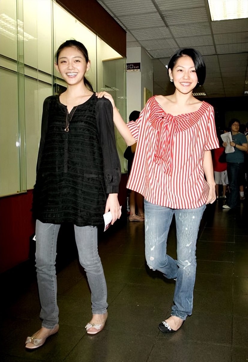 大小s姐妹合体同穿牛仔风格却大不同大s气质完胜