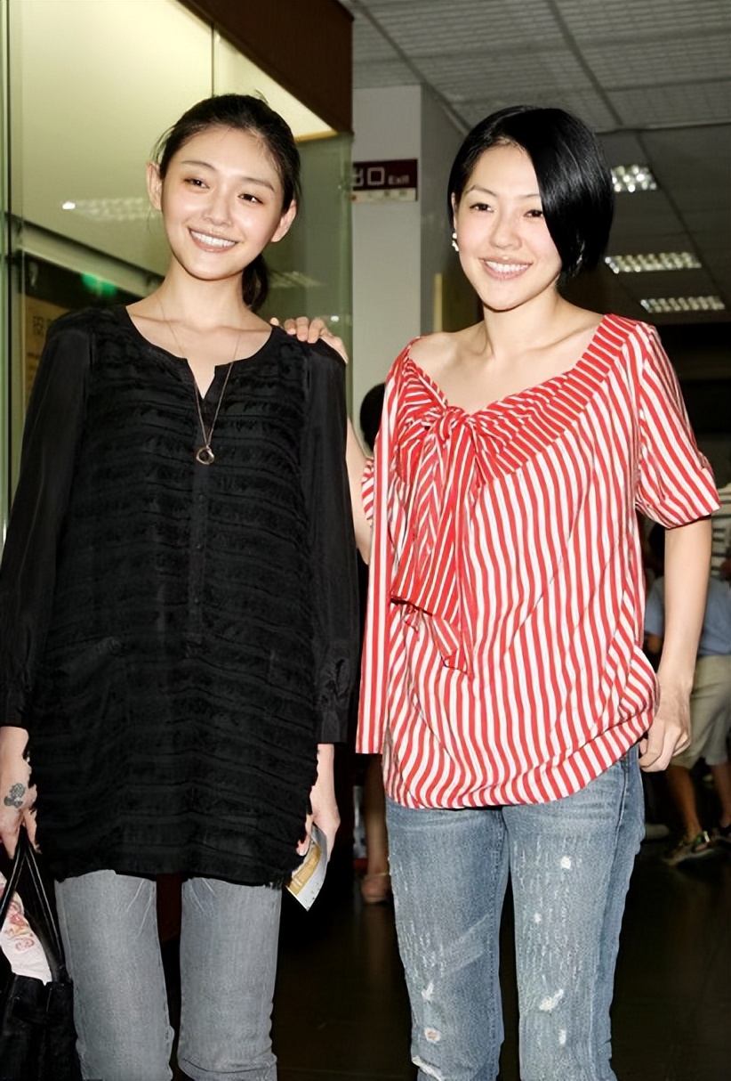 大小s姐妹合体同穿牛仔风格却大不同大s气质完胜