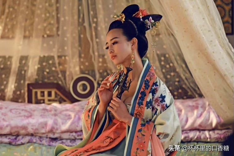 从剧角色黑化看演员演技:罗云熙眼神带感，李沁黑化反差超大!休闲区蓝鸢梦想 - Www.slyday.coM