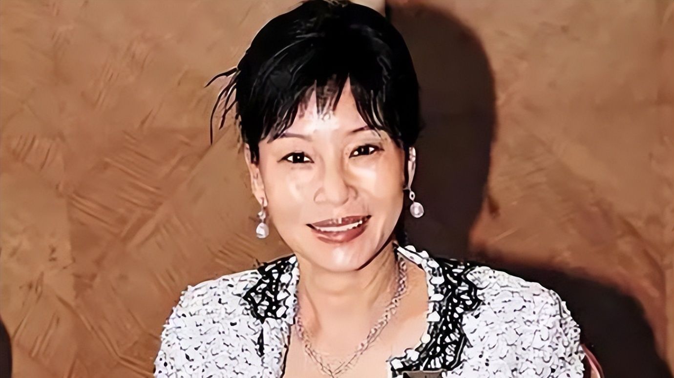 赌王情史:6位红颜知己,娶了4位,1位险些成5太,1位嫁给功夫巨星|赌王