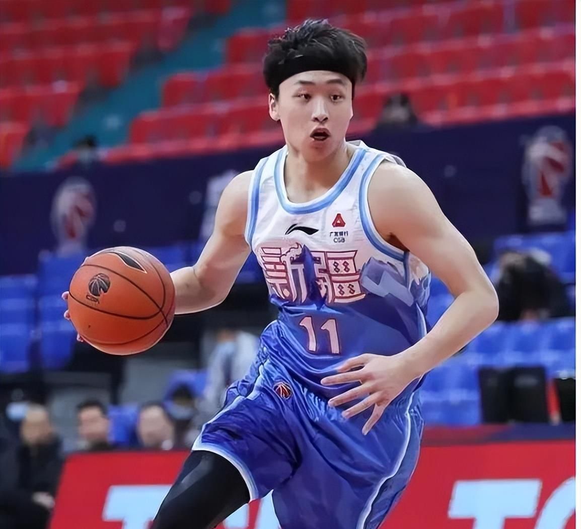 齐麟是伤仲永他是新疆队的锋线希望周琦若回归他将会大放异彩