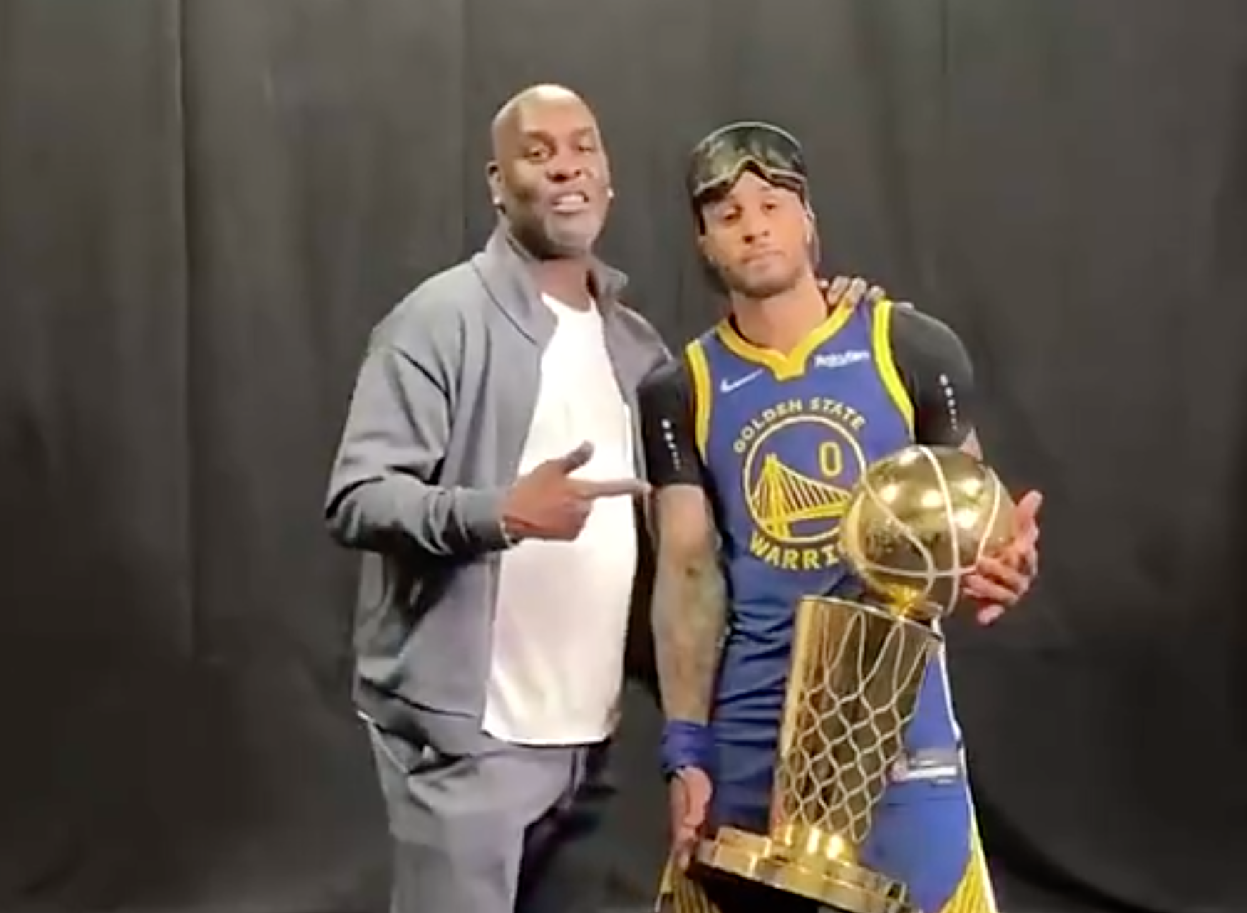 勇士夺冠定妆照拍摄花絮!库嫂喜极而泣 追梦全家福 佩顿父子合影休闲区蓝鸢梦想 - Www.slyday.coM 勇士夺冠定妆照拍摄花絮!库嫂喜极而泣 追梦全家福 佩顿父子合影休闲区蓝鸢梦想 - Www.slyday.coM