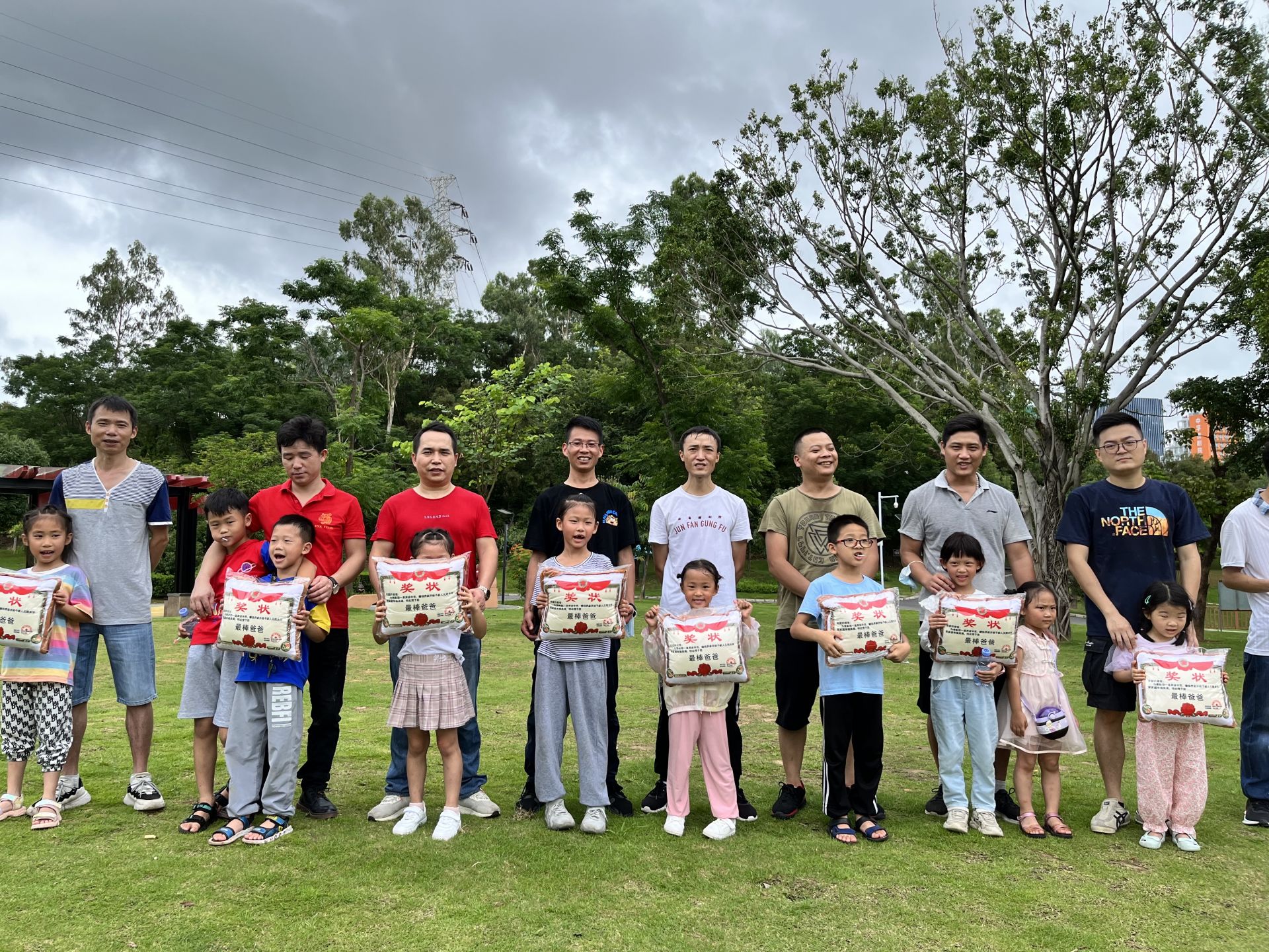 孩子老爸一起玩深圳坪山龙田开展父亲节亲子活动