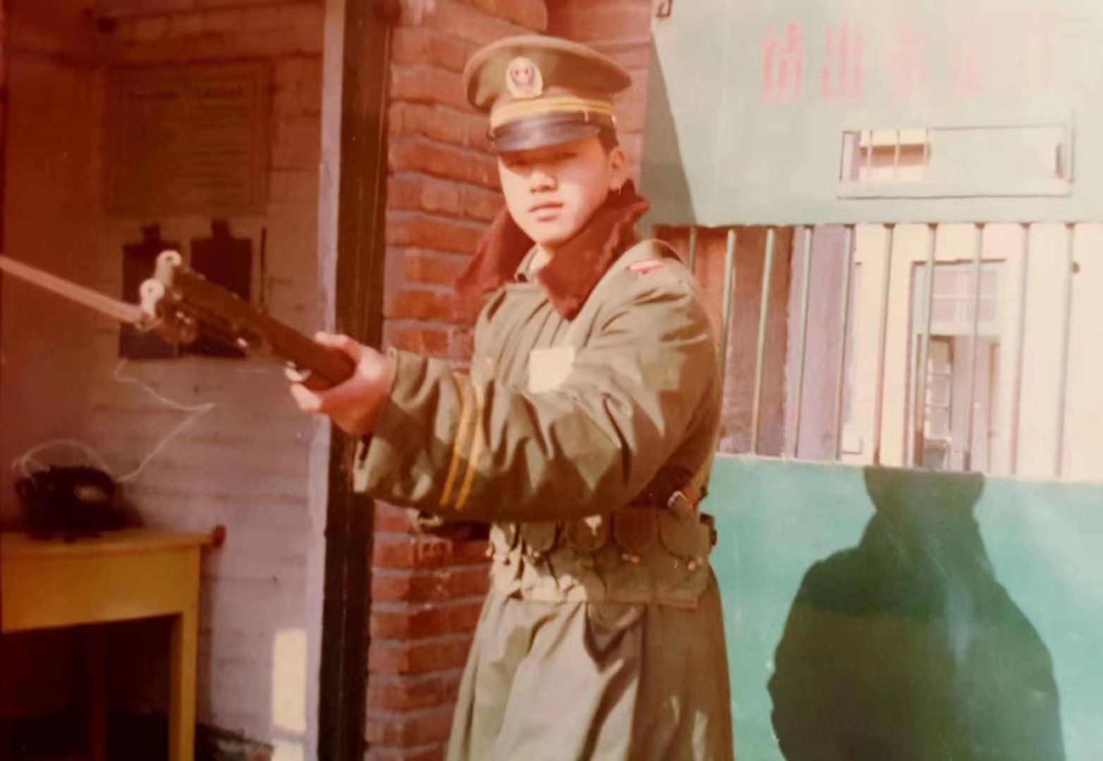 长大后，我就成了你——倾听军营父子兵的深情对话休闲区蓝鸢梦想 - Www.slyday.coM