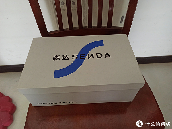 关于老婆因为误会我在上班的同时兼职送外卖，于是花700多元给我买了一双正装皮鞋这件事。ꉂ(ˊᗜˋ*)休闲区蓝鸢梦想 - Www.slyday.coM