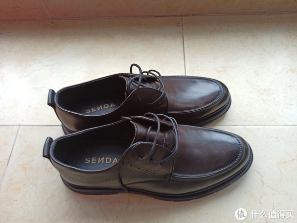 关于老婆因为误会我在上班的同时兼职送外卖，于是花700多元给我买了一双正装皮鞋这件事。ꉂ(ˊᗜˋ*)休闲区蓝鸢梦想 - Www.slyday.coM