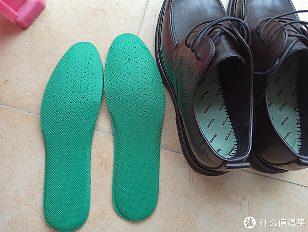 关于老婆因为误会我在上班的同时兼职送外卖，于是花700多元给我买了一双正装皮鞋这件事。ꉂ(ˊᗜˋ*)休闲区蓝鸢梦想 - Www.slyday.coM