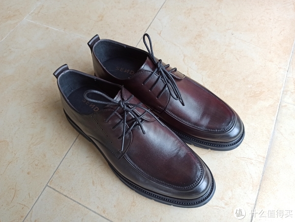 关于老婆因为误会我在上班的同时兼职送外卖，于是花700多元给我买了一双正装皮鞋这件事。ꉂ(ˊᗜˋ*)休闲区蓝鸢梦想 - Www.slyday.coM