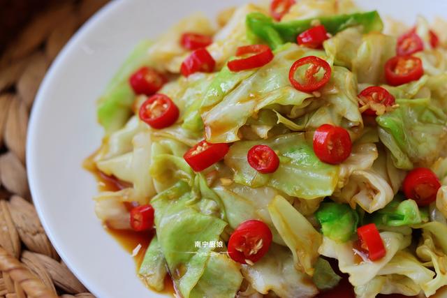 手撕包菜别再炒着吃了，教你新做法，全程不用开火，10分钟就上桌休闲区蓝鸢梦想 - Www.slyday.coM