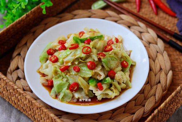 手撕包菜别再炒着吃了，教你新做法，全程不用开火，10分钟就上桌休闲区蓝鸢梦想 - Www.slyday.coM