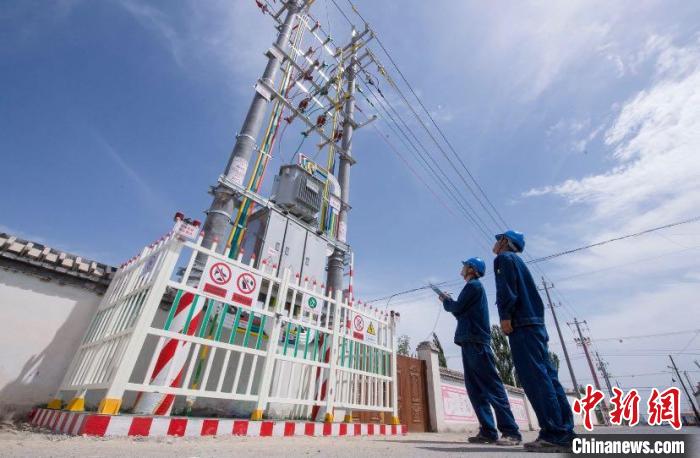 新疆电力首个智慧示范台区17日在巴州库尔勒市和什