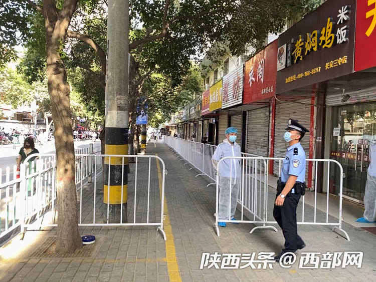 “加油吧，少年！”2022年陕西中考开考 4岁弟弟考场外“比心”给姐姐送考休闲区蓝鸢梦想 - Www.slyday.coM