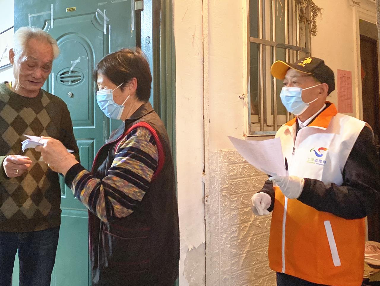 让老年人“码”上无忧 沪郊朱泾全力开展离线“随申码”宣传与申领工作