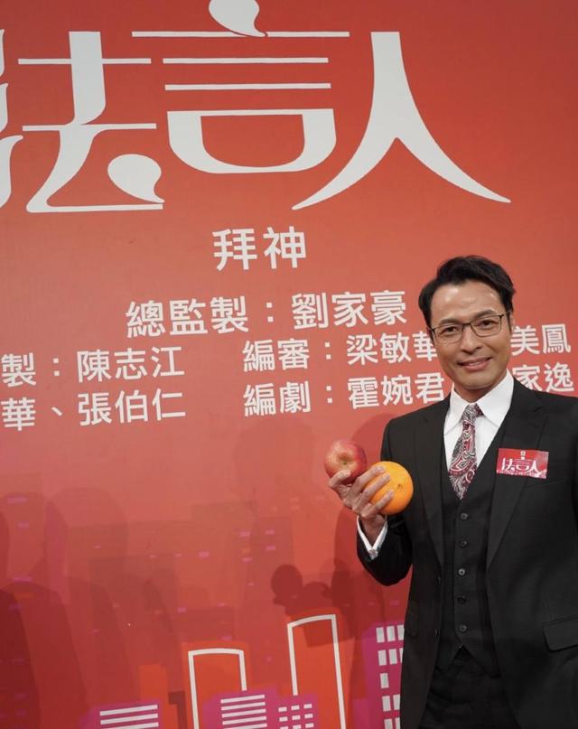 又走一个！TVB金牌配角离巢，娶二婚妻子，将继女视如己出