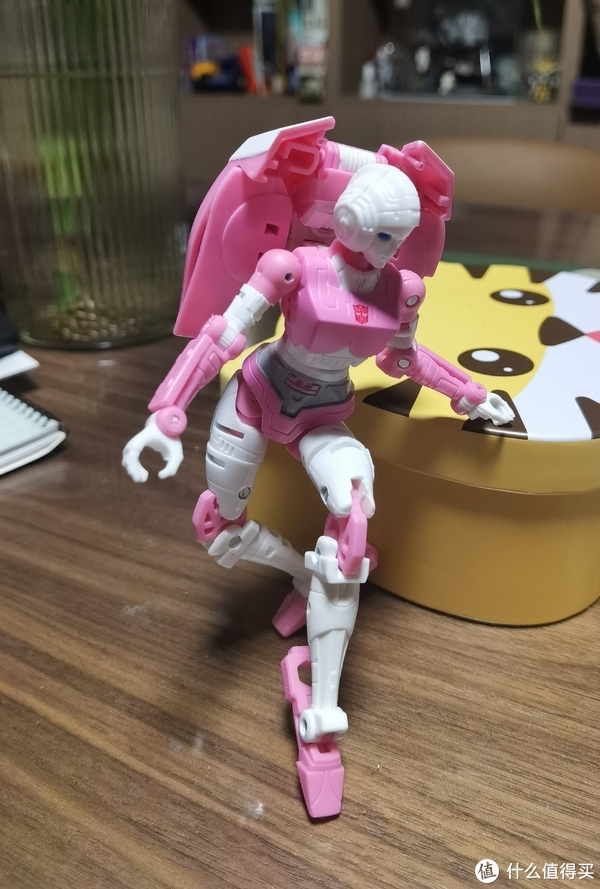 孩之宝变形金刚王国系列加强级阿尔茜