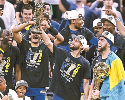 库里率领金州勇士重归巅峰