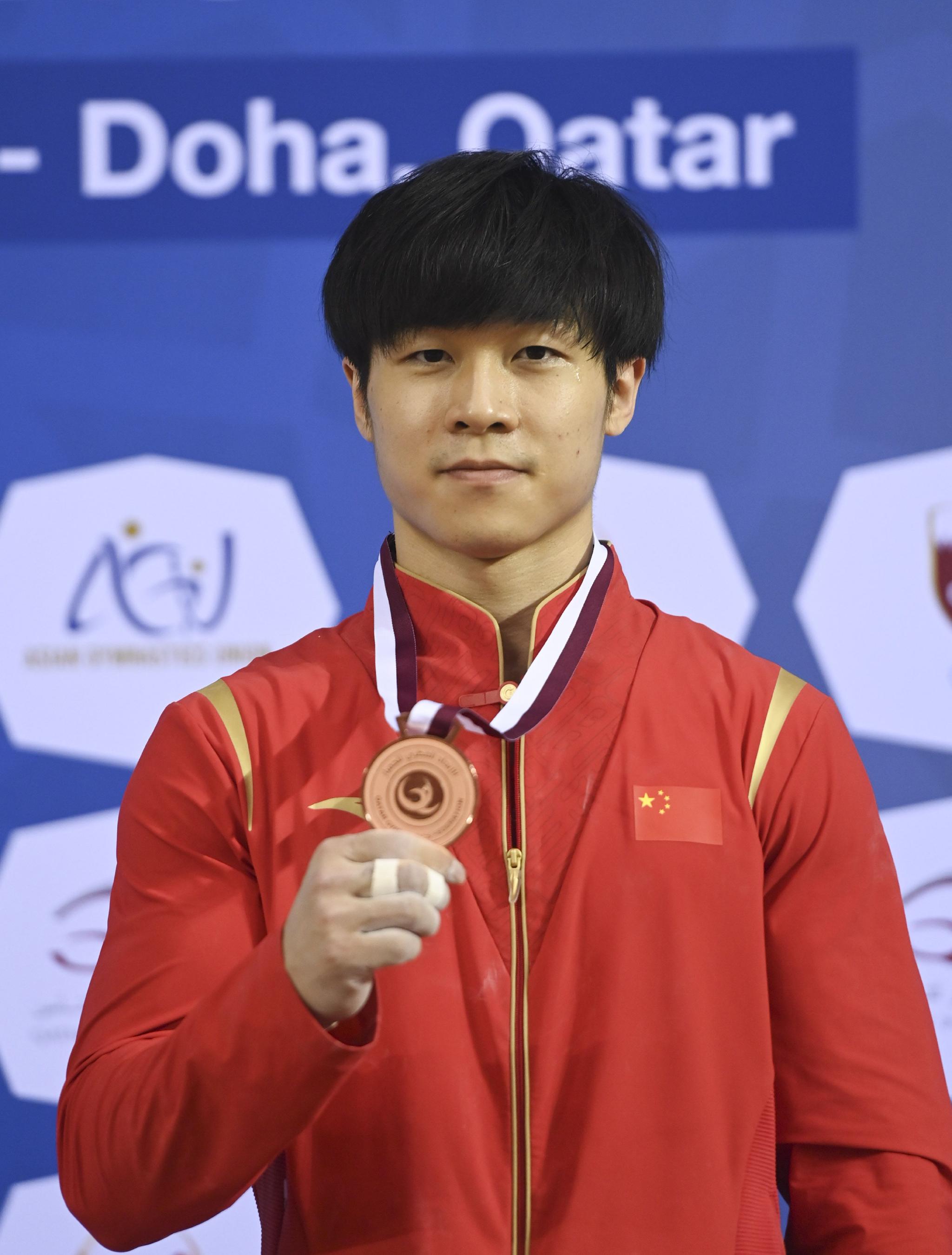 体操亚锦赛杨家兴获男子自由体操季军