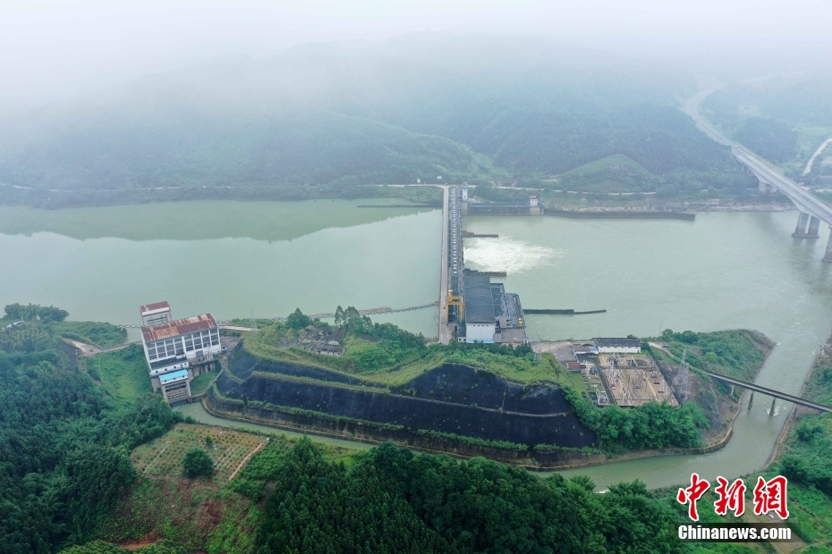 广西融安多个电站开闸清腾库容迎新一轮强降雨