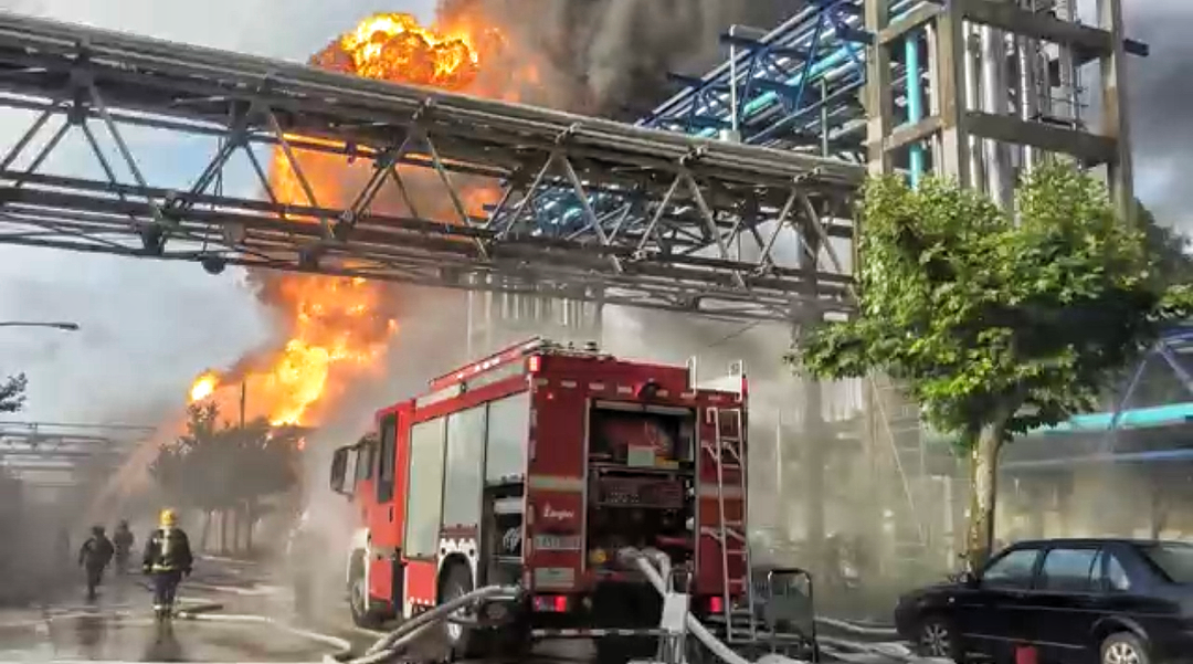 突发上海金山区一石化公司乙二醇装置发生火灾