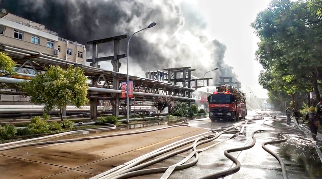 突发上海金山区一石化公司乙二醇装置发生火灾