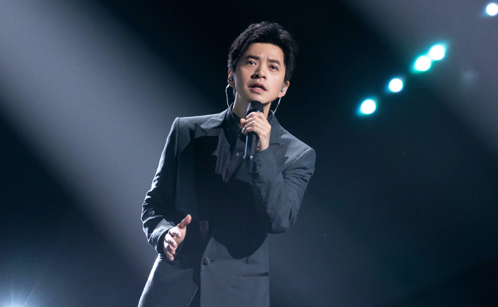 李健唱水中花林子祥为其朗诵李克勤直呼香港没这类歌手