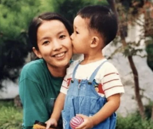 爸爸是男神,孩子却身材矮胖,五官普通,这10位星二代太不争气休闲区蓝鸢梦想 - Www.slyday.coM 爸爸是男神,孩子却身材矮胖,五官普通,这10位星二代太不争气休闲区蓝鸢梦想 - Www.slyday.coM