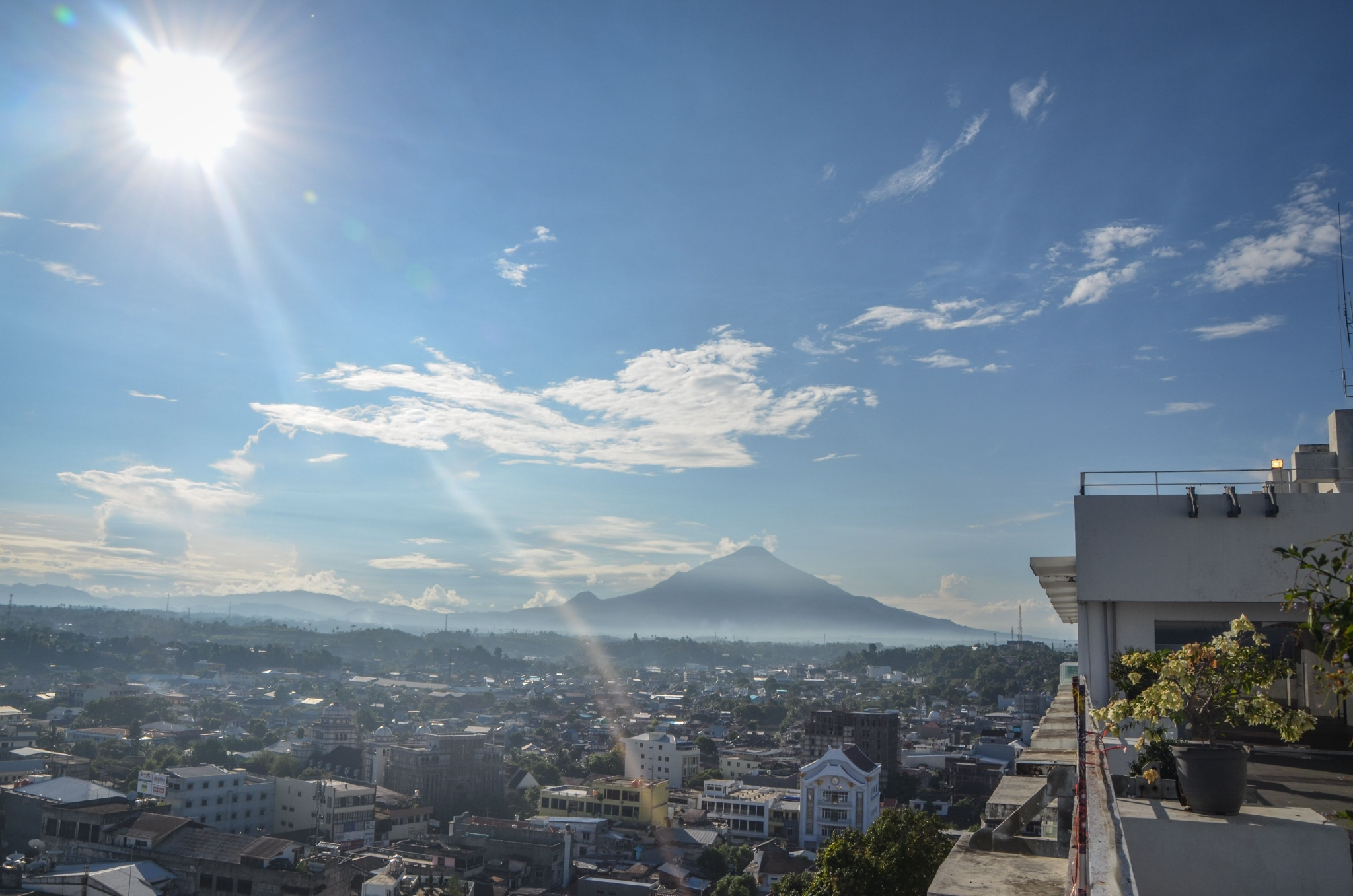 印尼还有做这么漂亮的城,火山+大海,冷门小众旅行地美娜多休闲区蓝鸢梦想 - Www.slyday.coM 印尼还有做这么漂亮的城,火山+大海,冷门小众旅行地美娜多休闲区蓝鸢梦想 - Www.slyday.coM