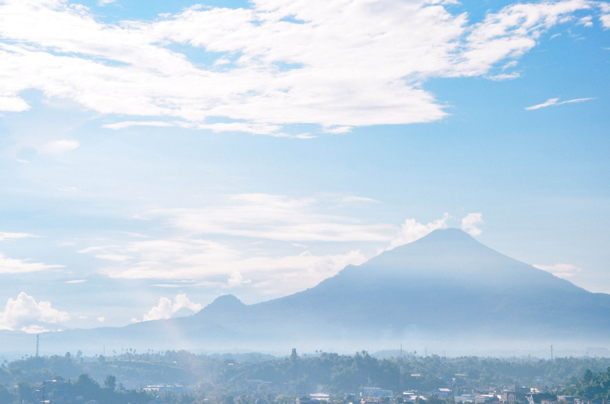 印尼还有做这么漂亮的城,火山+大海,冷门小众旅行地美娜多休闲区蓝鸢梦想 - Www.slyday.coM 印尼还有做这么漂亮的城,火山+大海,冷门小众旅行地美娜多休闲区蓝鸢梦想 - Www.slyday.coM