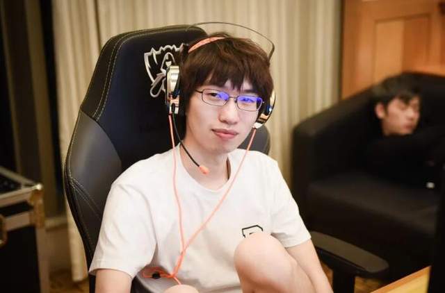 官方为RNG开特权，不看夏季赛成绩，直接受邀参加S12世界赛休闲区蓝鸢梦想 - Www.slyday.coM