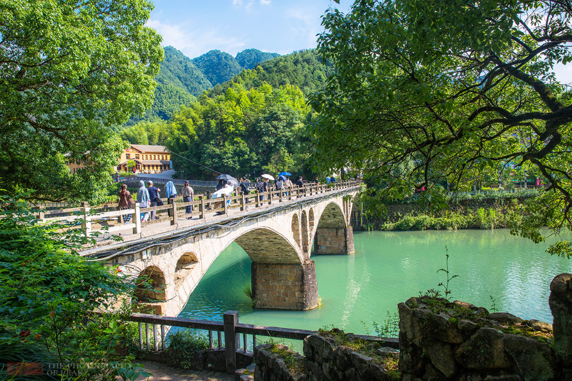 杭州淳安下姜村，因一部电影成为网红打卡地，看着是不是很眼熟？休闲区蓝鸢梦想 - Www.slyday.coM