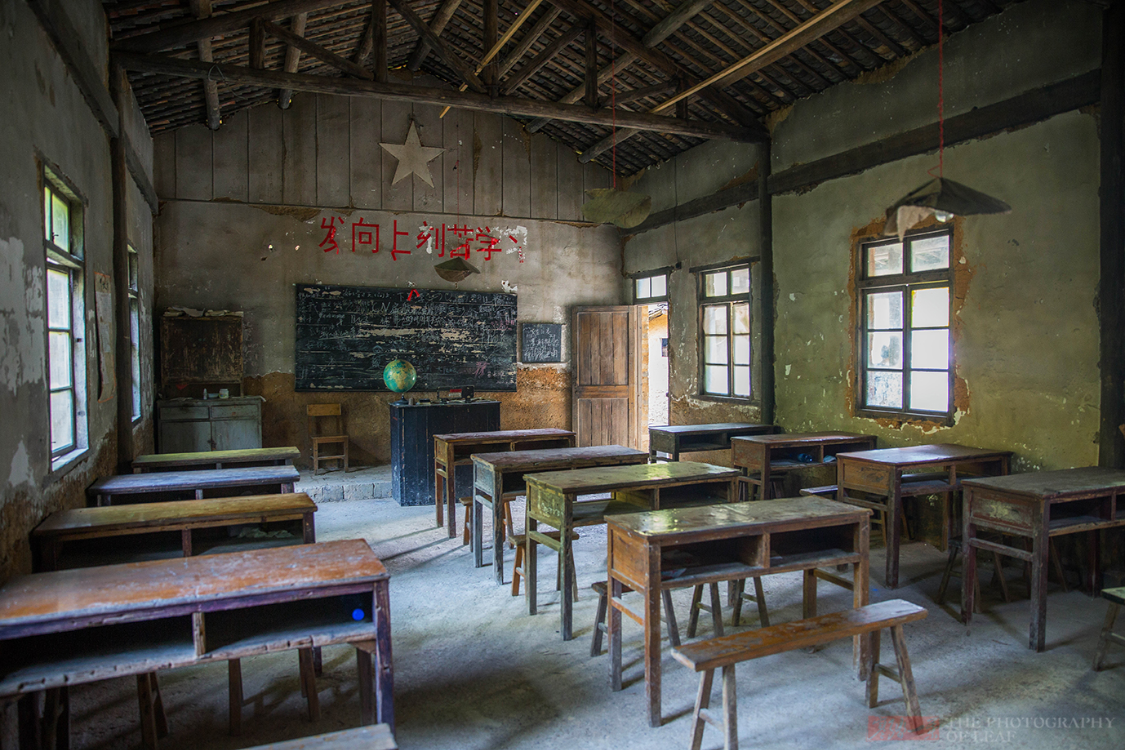 杭州淳安下姜村，因一部电影成为网红打卡地，看着是不是很眼熟？休闲区蓝鸢梦想 - Www.slyday.coM