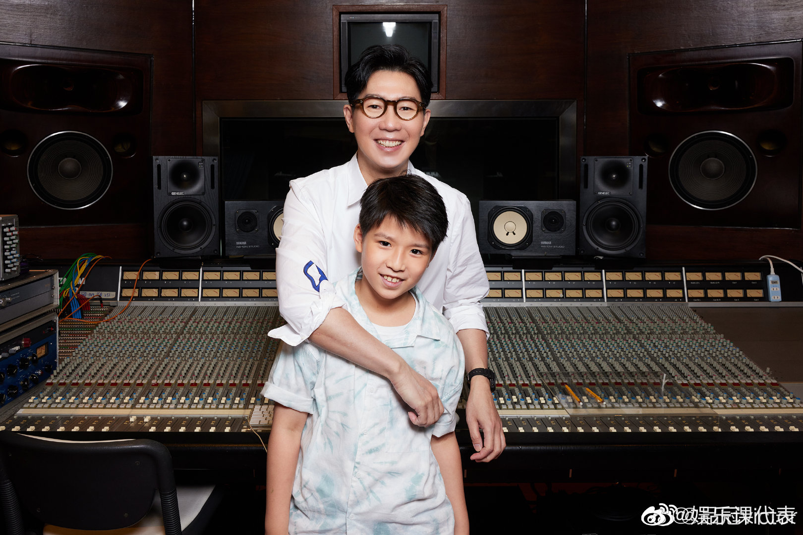 19日,@品冠victor 晒与儿子录音室合照称……|品冠|品冠victor_新浪