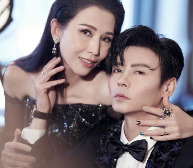 蔡少芬张晋带三个孩子出游庆父亲节,IP地址曝光,辟谣搬回香港休闲区蓝鸢梦想 - Www.slyday.coM 蔡少芬张晋带三个孩子出游庆父亲节,IP地址曝光,辟谣搬回香港休闲区蓝鸢梦想 - Www.slyday.coM