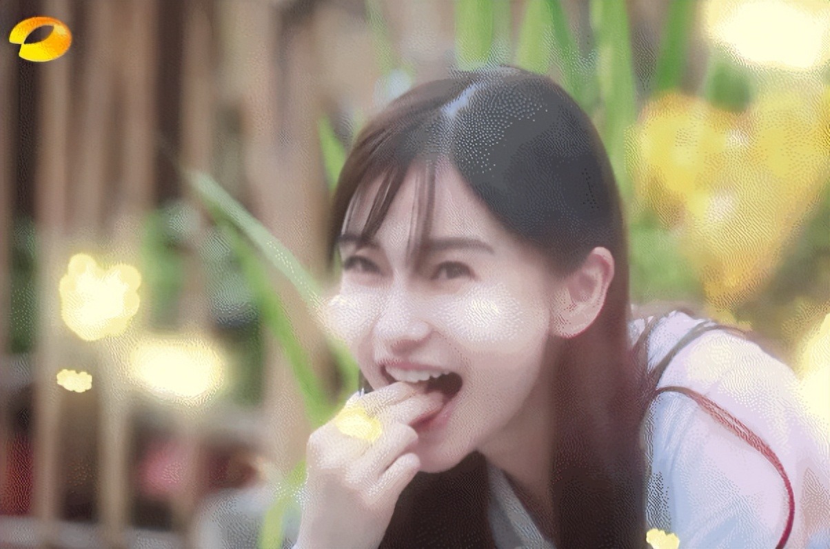 杨颖在谢霆锋面前吃饭男方感慨她吃三个人的量否认假吃传闻