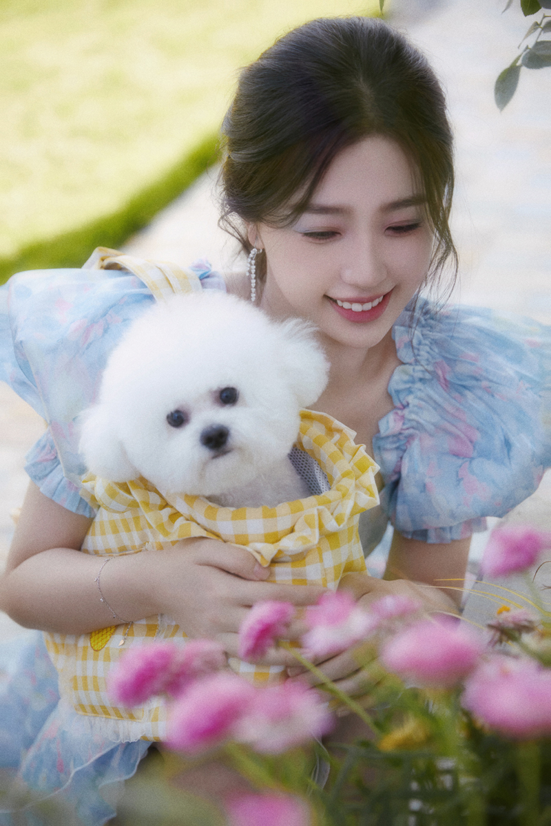 人间芭比娃娃！虞书欣唯美写真大片曝光，一袭碎花裙打扮仙气十足休闲区蓝鸢梦想 - Www.slyday.coM