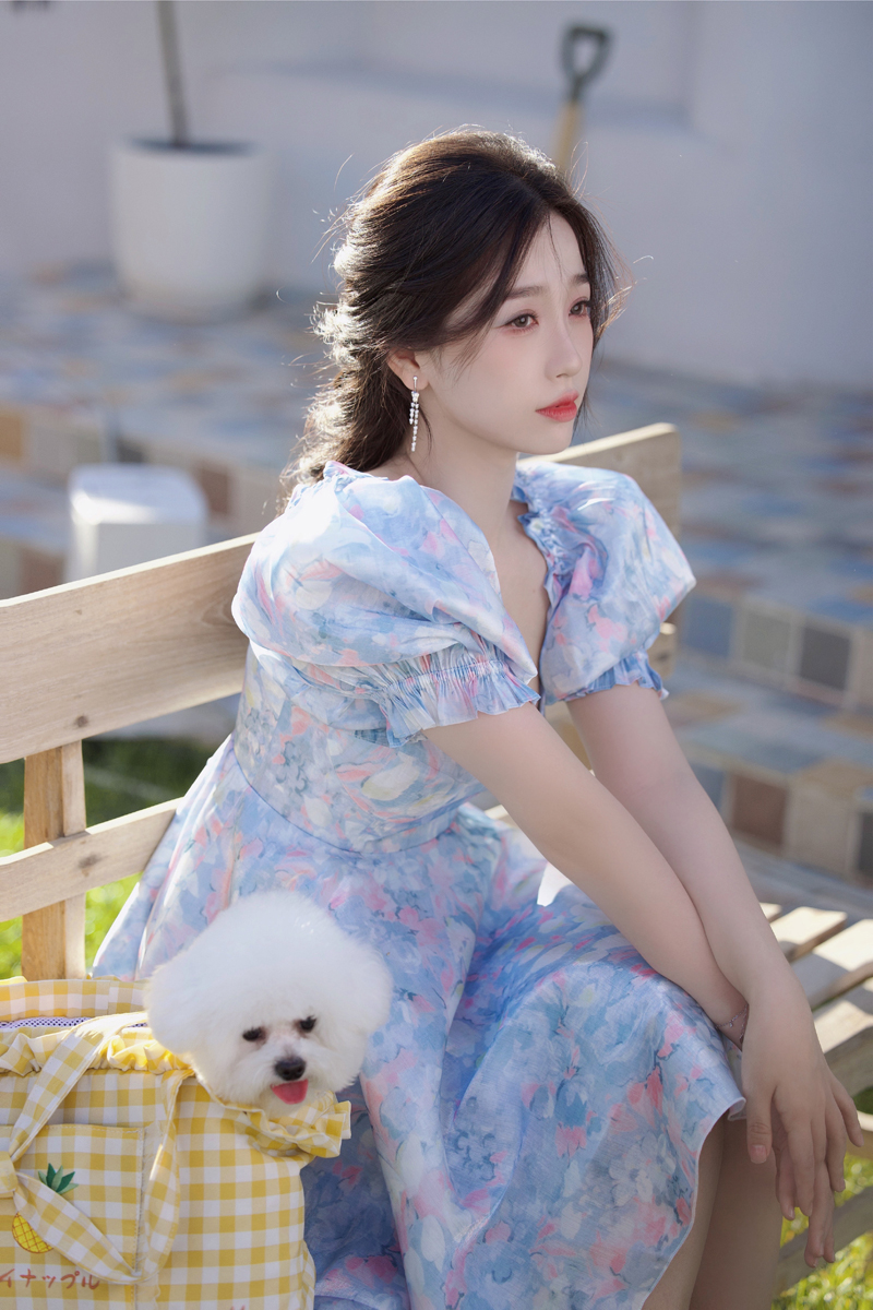 人间芭比娃娃！虞书欣唯美写真大片曝光，一袭碎花裙打扮仙气十足休闲区蓝鸢梦想 - Www.slyday.coM