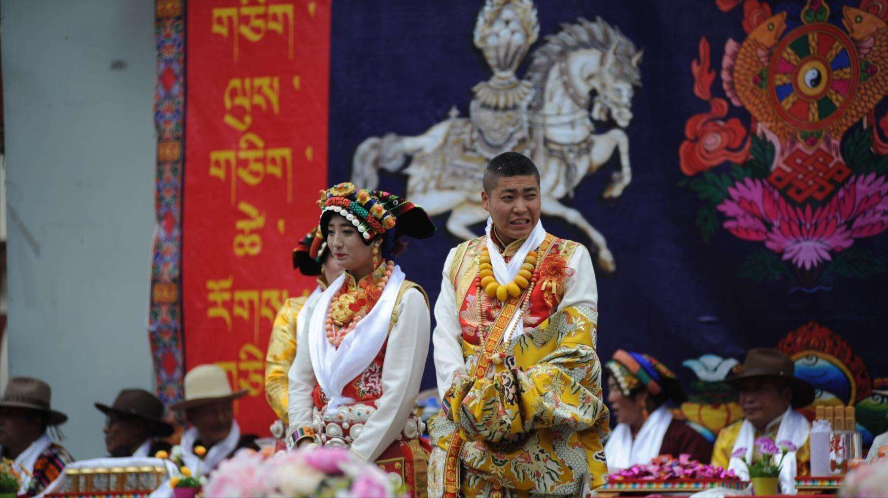 西藏路旁的白色帐篷，为什么不能进？当地人：进去再想出来就难了休闲区蓝鸢梦想 - Www.slyday.coM