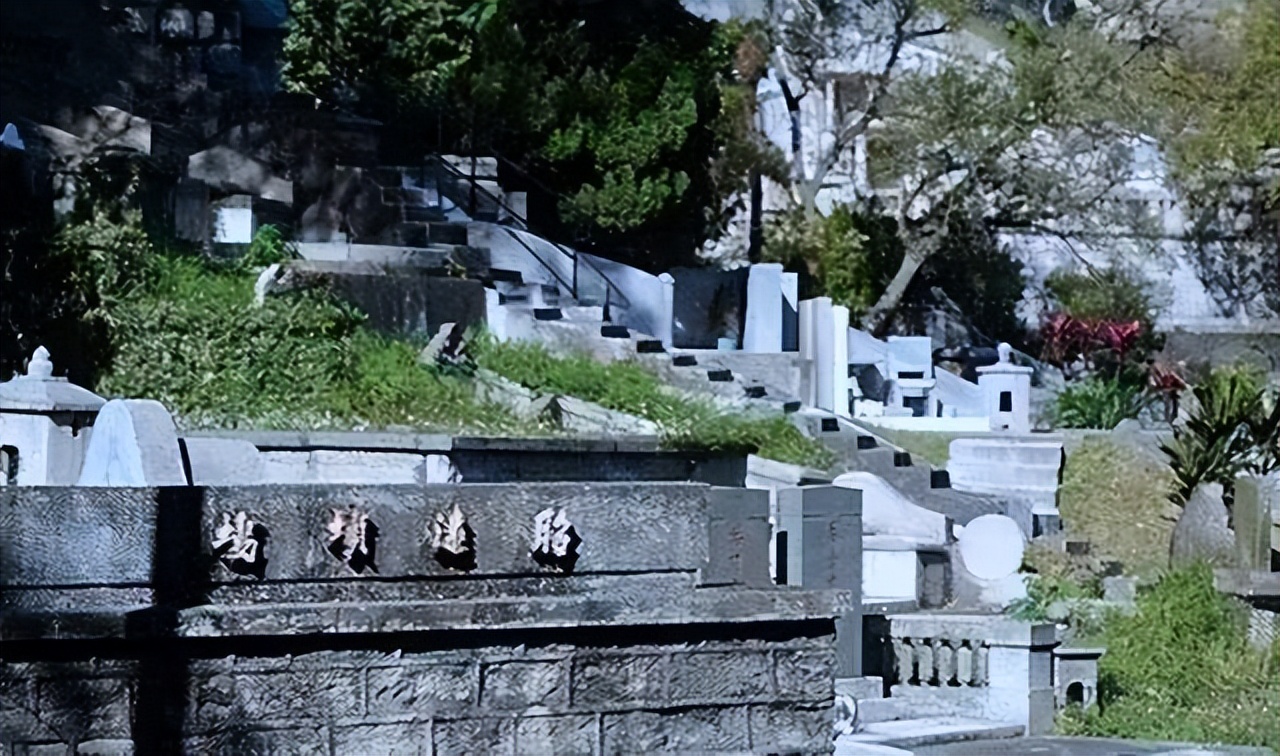 蓝琼缨离世第9天,黎婉华的墓地被重新打扫,墓碑前已经插满鲜花|黎婉华