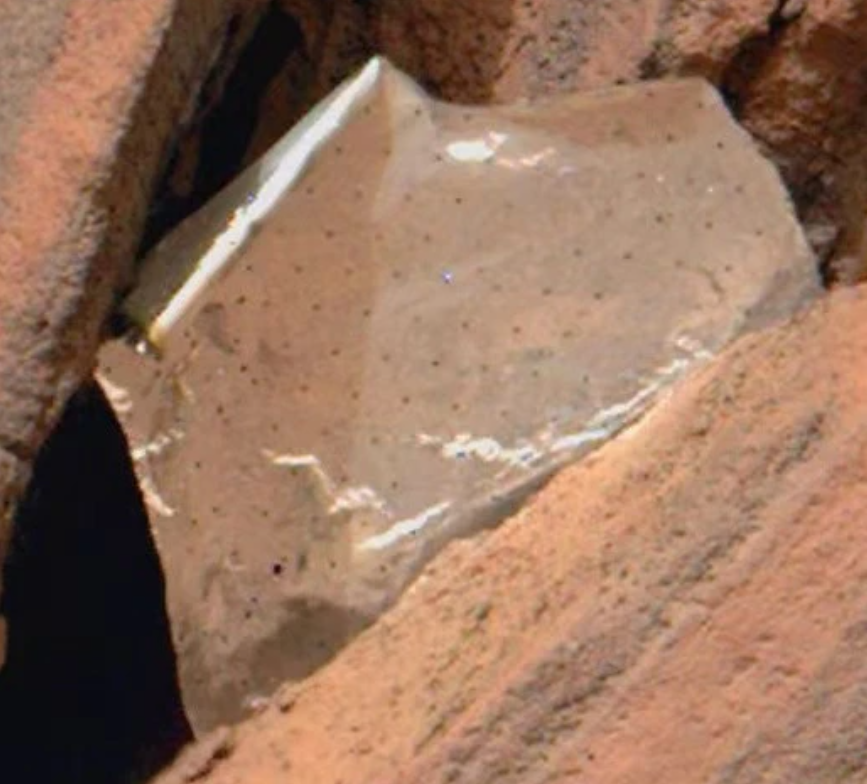 NASA火星新发现！岩石间出现“意想不到”的物体，闪亮效果明显休闲区蓝鸢梦想 - Www.slyday.coM