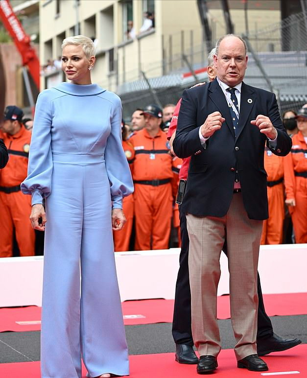 摩纳哥夏琳王妃和亲王闪耀红毯好甜！穿露肩绿裙好惊艳，美过明星休闲区蓝鸢梦想 - Www.slyday.coM