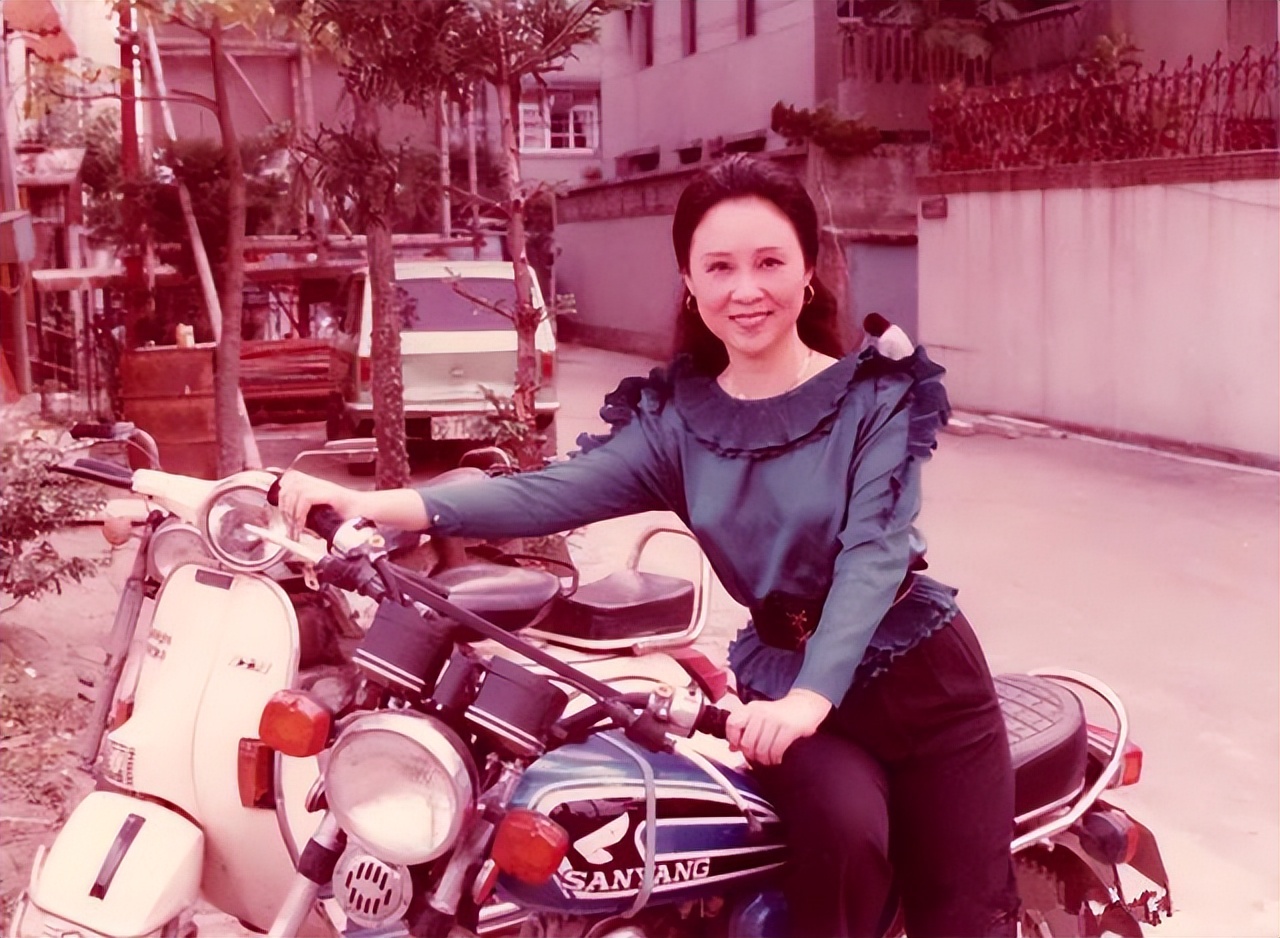 三观不正的琼瑶阿姨师生恋当小三上位鼻祖名不虚传