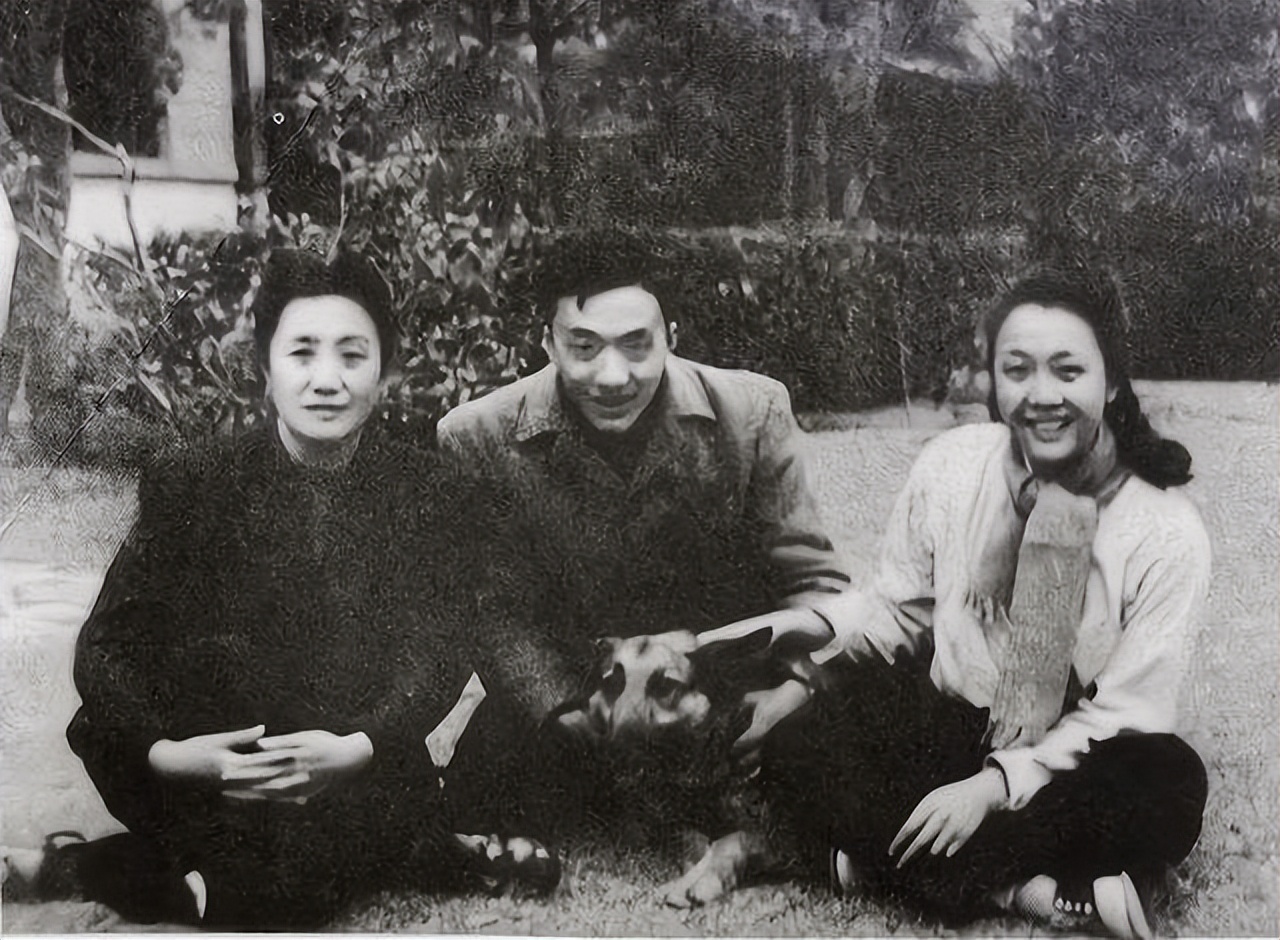 1997年12月,董竹君病逝.