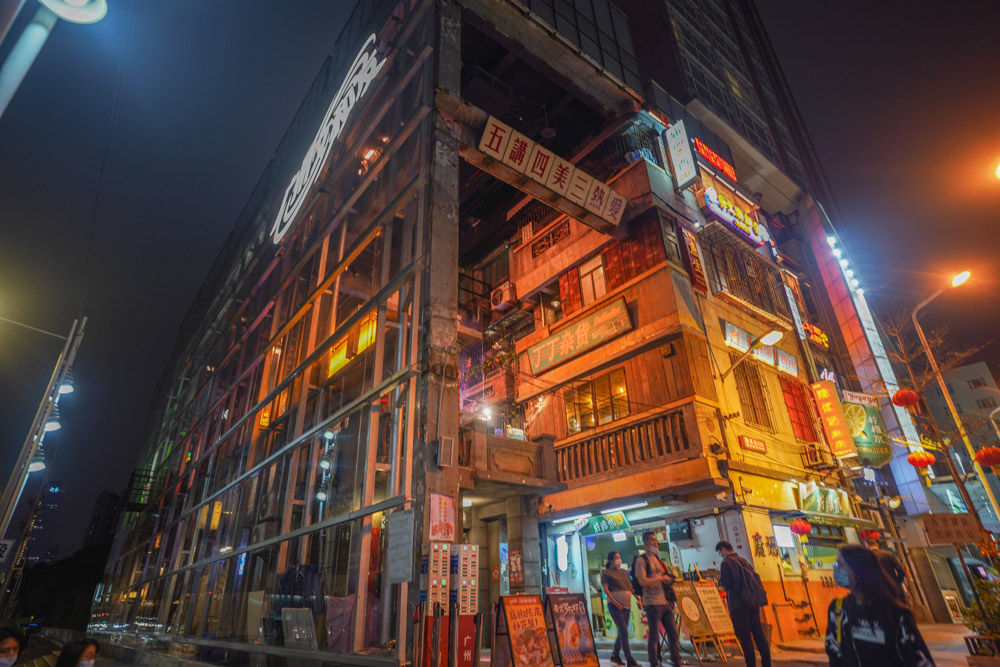 广州出现"赛博朋克"建筑，“乱象”宛如香港九龙城寨，游客都惊呆休闲区蓝鸢梦想 - Www.slyday.coM