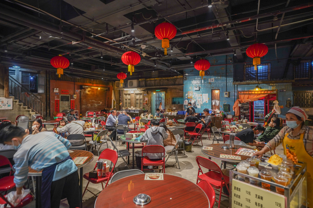 广州出现"赛博朋克"建筑，“乱象”宛如香港九龙城寨，游客都惊呆休闲区蓝鸢梦想 - Www.slyday.coM