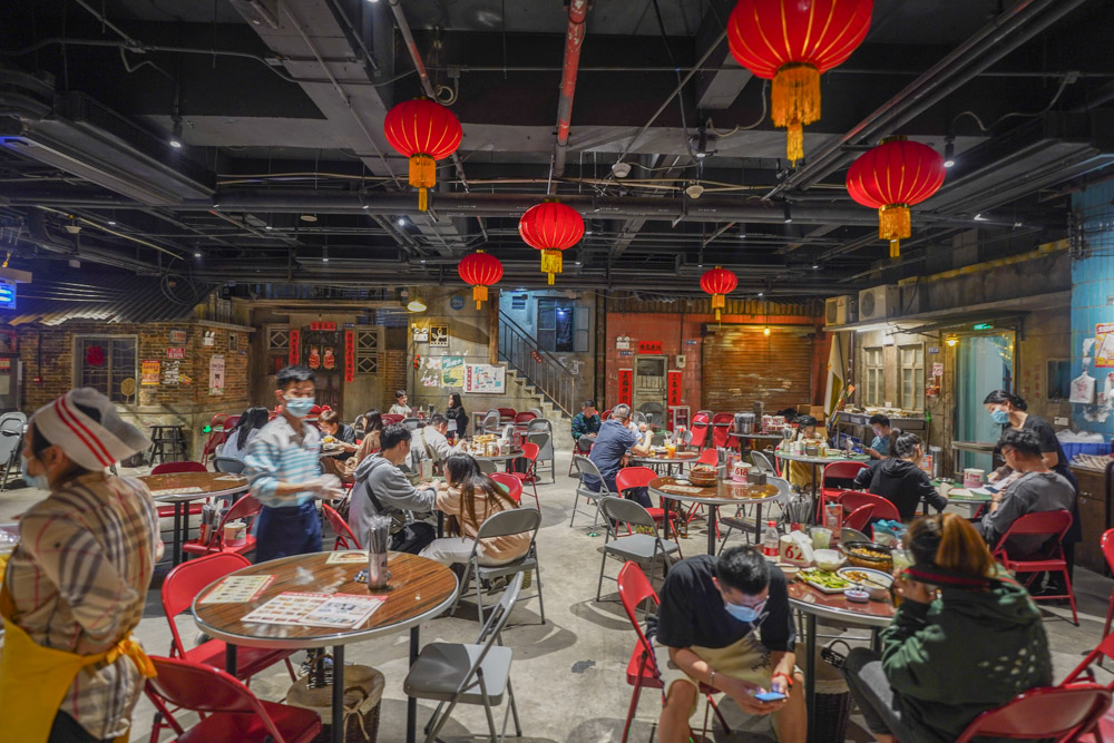 广州出现"赛博朋克"建筑，“乱象”宛如香港九龙城寨，游客都惊呆休闲区蓝鸢梦想 - Www.slyday.coM