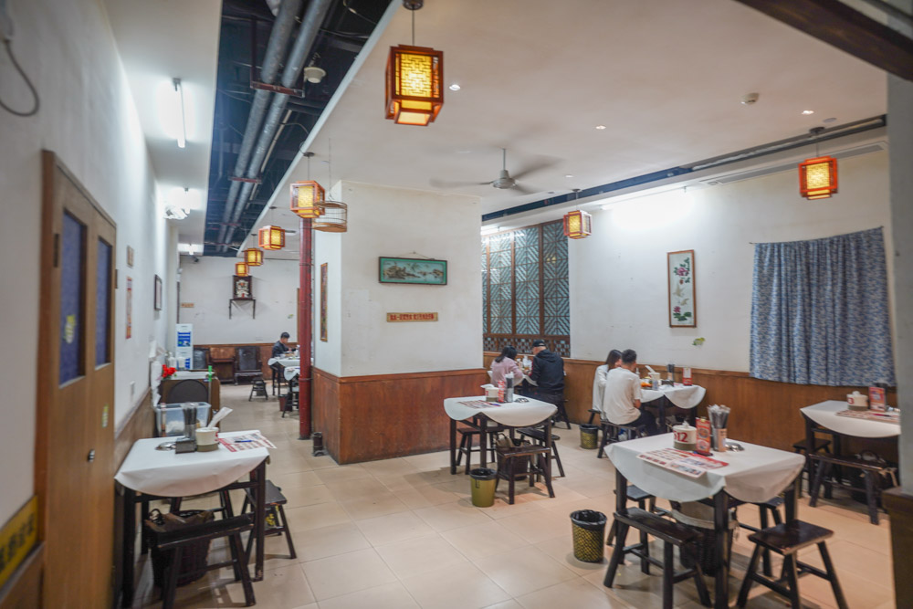 广州出现"赛博朋克"建筑，“乱象”宛如香港九龙城寨，游客都惊呆休闲区蓝鸢梦想 - Www.slyday.coM