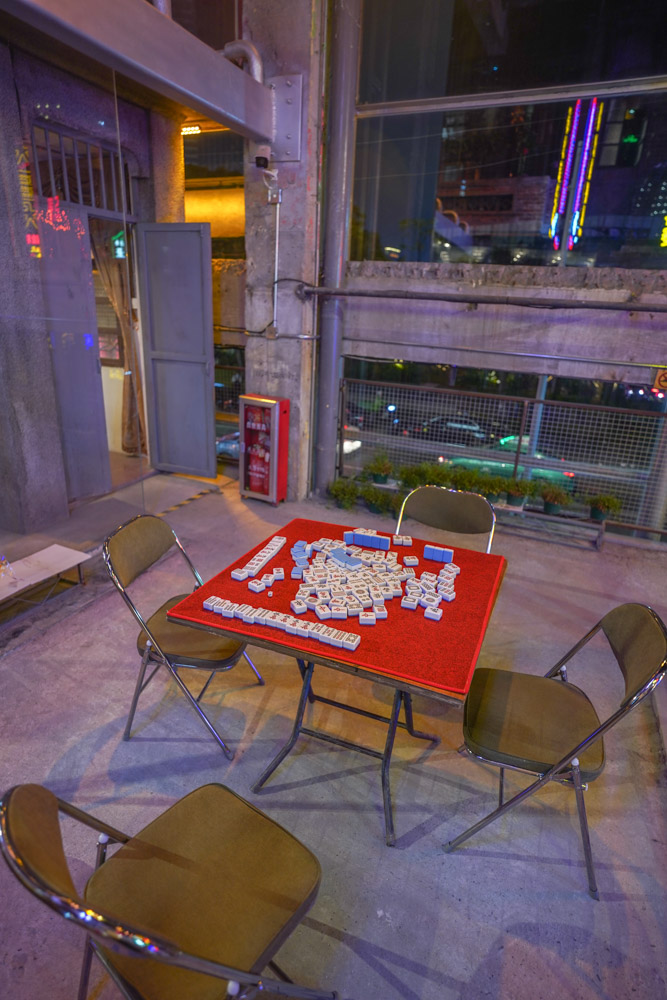 广州出现"赛博朋克"建筑，“乱象”宛如香港九龙城寨，游客都惊呆休闲区蓝鸢梦想 - Www.slyday.coM