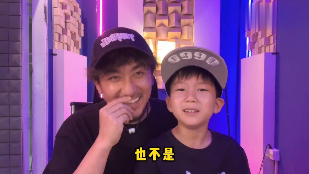 报名踢馆选手!马俊和儿子小马报名《中国说唱巅峰对决》!|中国说唱巅峰对决_新浪新闻