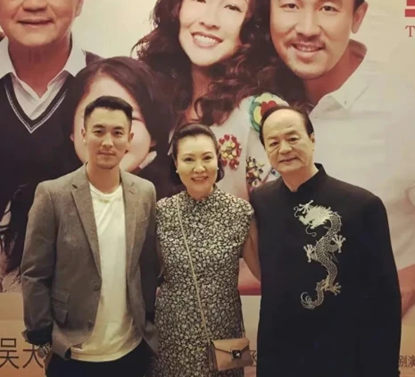 爸爸是男神,孩子却身材矮胖,五官普通,这10位星二代太不争气休闲区蓝鸢梦想 - Www.slyday.coM 爸爸是男神,孩子却身材矮胖,五官普通,这10位星二代太不争气休闲区蓝鸢梦想 - Www.slyday.coM